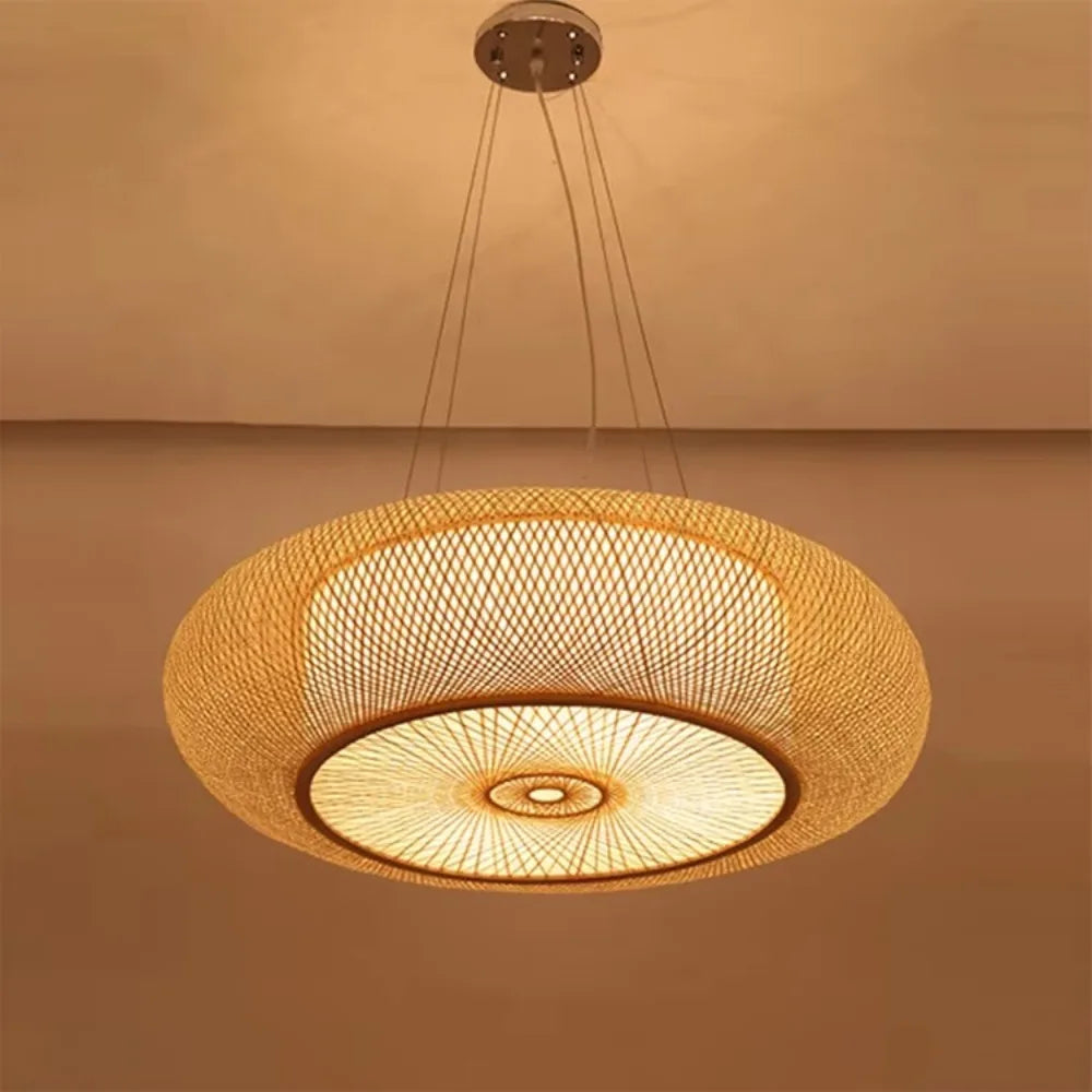 Nowoczesna lampa wisząca o okrągłym kształcie z dekoracyjnym abażurem z siatki świetlnej