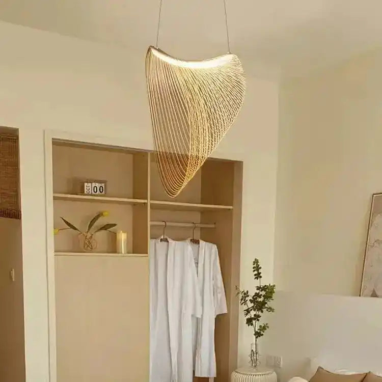 Lampa wisząca JIANKEXING o nowoczesnym designie z metalowymi linkami w kształcie serca