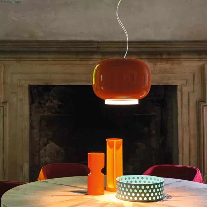 Lampa wisząca JIANKEXING pomarańczowa nad stołem z dekoracjami w nowoczesnym wnętrzu