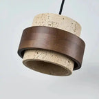 Nowoczesna lampa wisząca z beżowego kamienia i ciemnego drewna o industrialnym designie