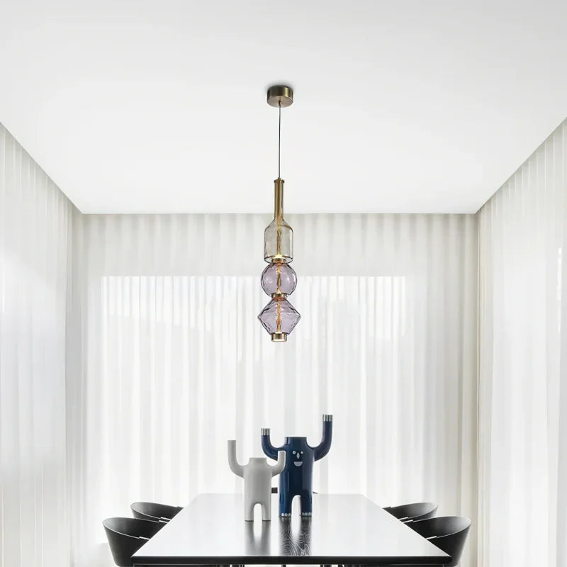Lampa z włoskiego szkła, wisząca, przezroczysta, kadr przód, idealna do jadalni