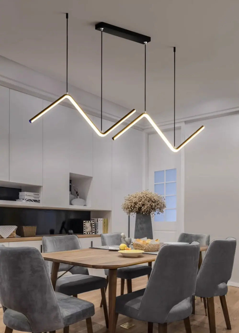 Nowoczesne lampy designerskie do wnętrz wiszące nad stołem w jadalni od AODN