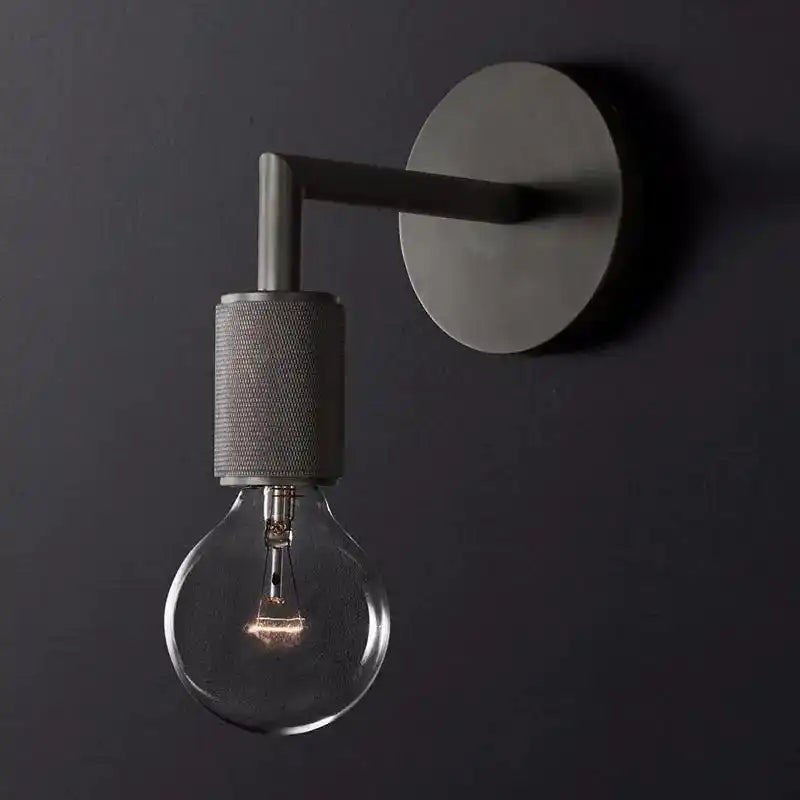 Nowoczesne lampy ścienne w stylu minimalistycznym z przezroczystą żarówką i metalową oprawą