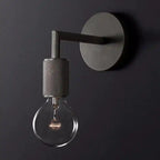 Nowoczesne lampy ścienne w stylu minimalistycznym z przezroczystą żarówką i metalową oprawą