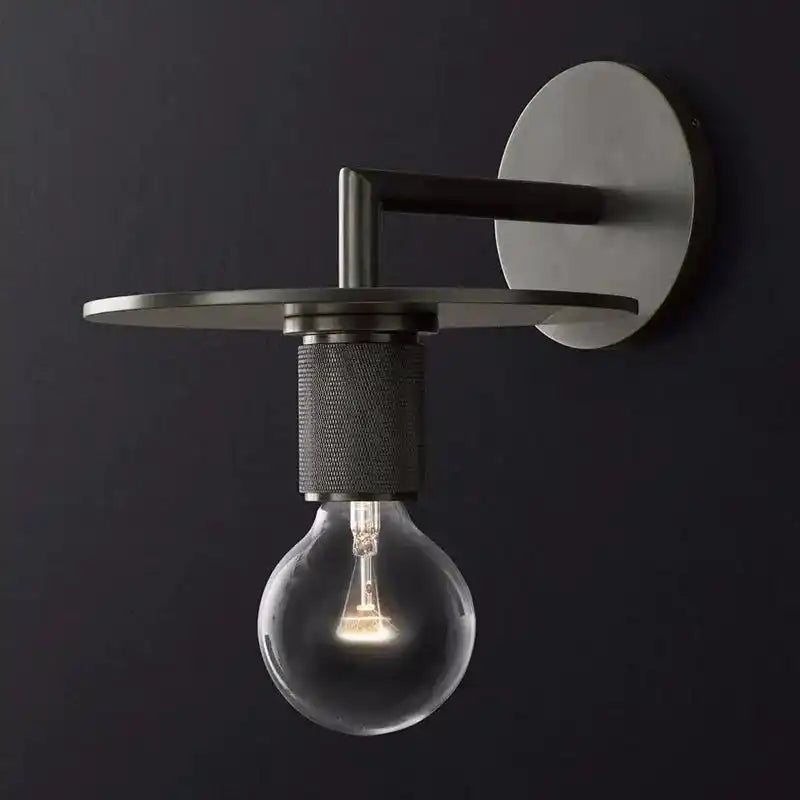Nowoczesne lampy ścienne w czarnym metalowym wykończeniu z widoczną żarówką