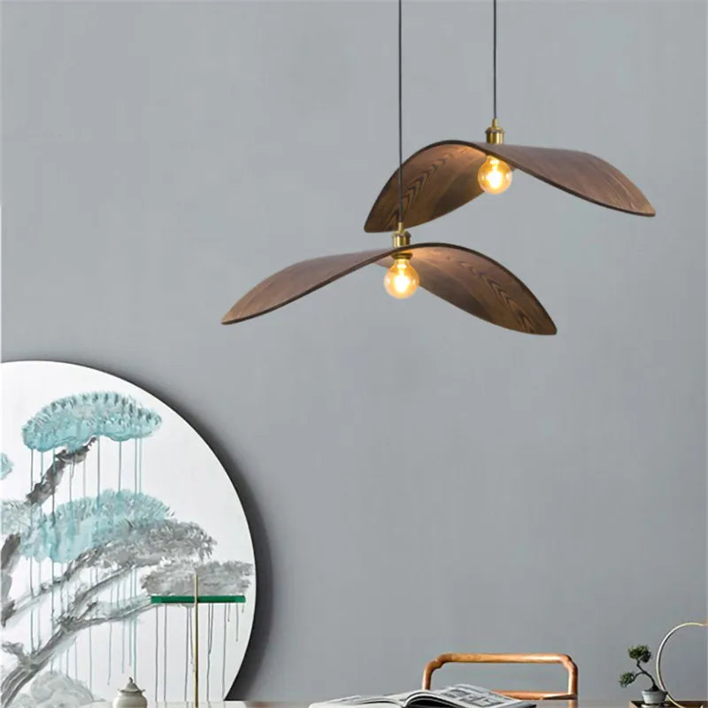 HomeLover podwieszana lampa do salonu z drewnianymi listkami i ciepłym światłem