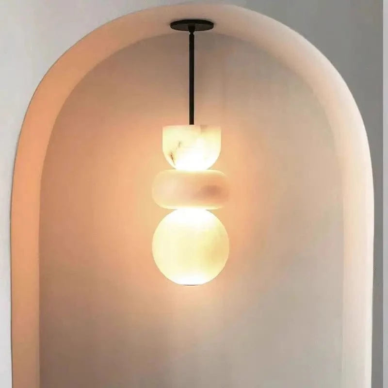 IWP marmurowa lampa wisząca z nowoczesnym geometrycznym designem i ciepłym światłem