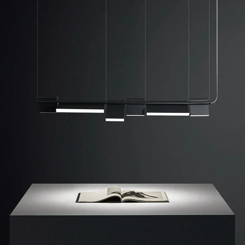 Nowoczesna lampa do jadalni od ROEDLIGHT o minimalistycznym designie i regulowanym oświetleniu