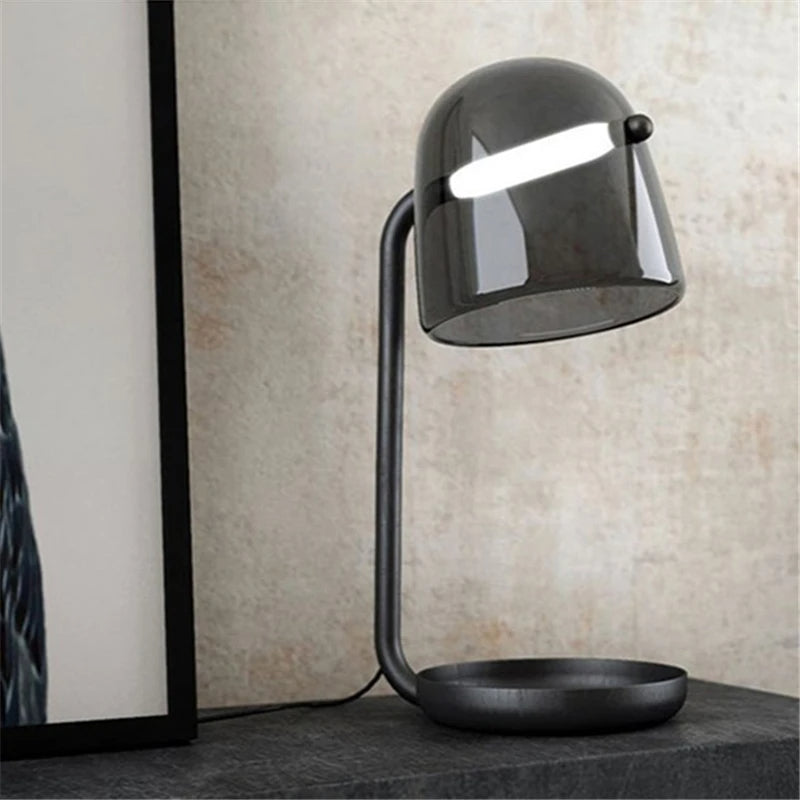 Nowoczesna lampa biurkowa Queen Lifedecor z przezroczystym czarnym kloszem i metalową podstawą