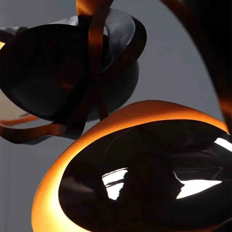 Nowoczesna lampa MZISOSOD z czarnym i pomarańczowym wykończeniem o unikalnym designie
