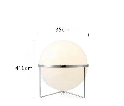 Nowoczesna lampa podłogowa, okrągła kula w kolorze białym, przód, do salonu