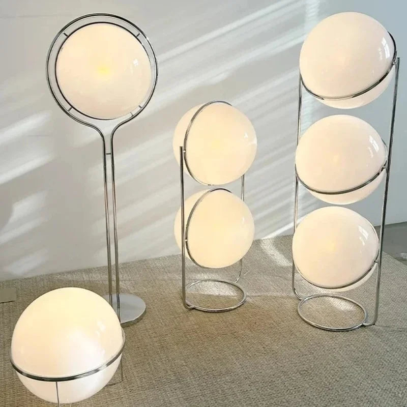 Nowoczesna lampa podłogowa, biała, przód, oświetlenie do salonu