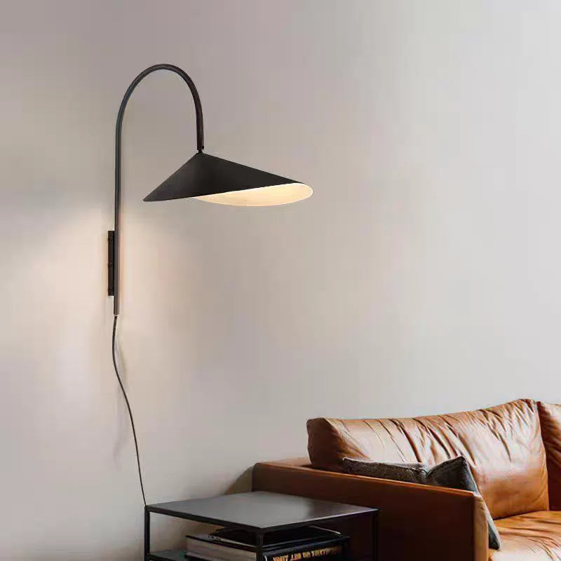 Nowoczesna czarna lampa ścienna JIANKEXING z okrągłym kloszem nad kanapą i stolikiem
