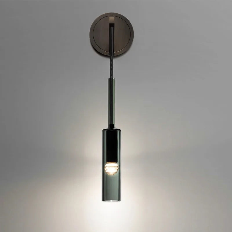 Nowoczesna lampa ścienna SterilAir z cylindrycznym kloszem emitująca punktowe światło