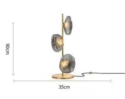 Nowoczesna lampa stojąca z trzema kulistymi kloszami na złotej podstawie o wysokości 90 cm