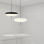 Nowoczesne lampy wiszące JIANKEXING w czarno-białym designie nad okrągłym białym stołem
