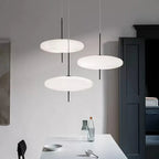 Nowoczesne lampy wiszące JIANKEXING o minimalistycznym designie w białym kolorze nad stołem