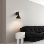 Nowoczesny kinkiet JIANKEXING w czarnym kolorze nad czarną sofą w nowoczesnym salonie