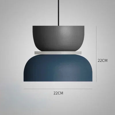 Pastelowa lampa wisząca, stalowy niebieski kolor, kadr z przodu, do nowoczesnych wnętrz