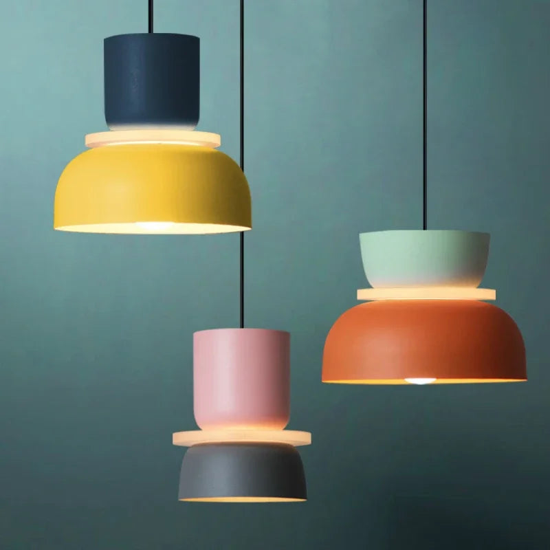 Jaśnie Panie, pastelowa lampa, żółta, różowa i niebieska, kadr przód, do nowoczesnego salonu
