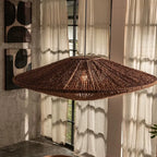 Ratanowa lampa wisząca Gadeliaram w naturalnym kolorze w nowoczesnym wnętrzu