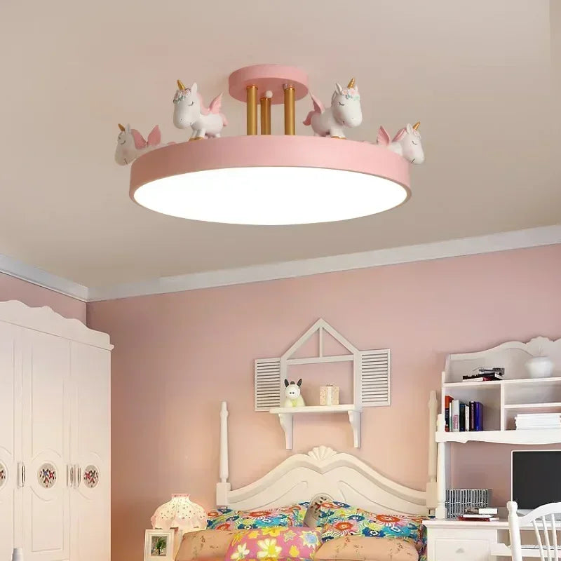 Różowa lampa sufitowa dla dzieci z dekoracją jednorożców do pokoju dziecięcego