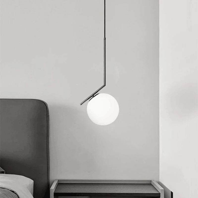 Stylowa lampa do salonu Feimefeiyou z kulistym białym kloszem i czarnym zawieszeniem