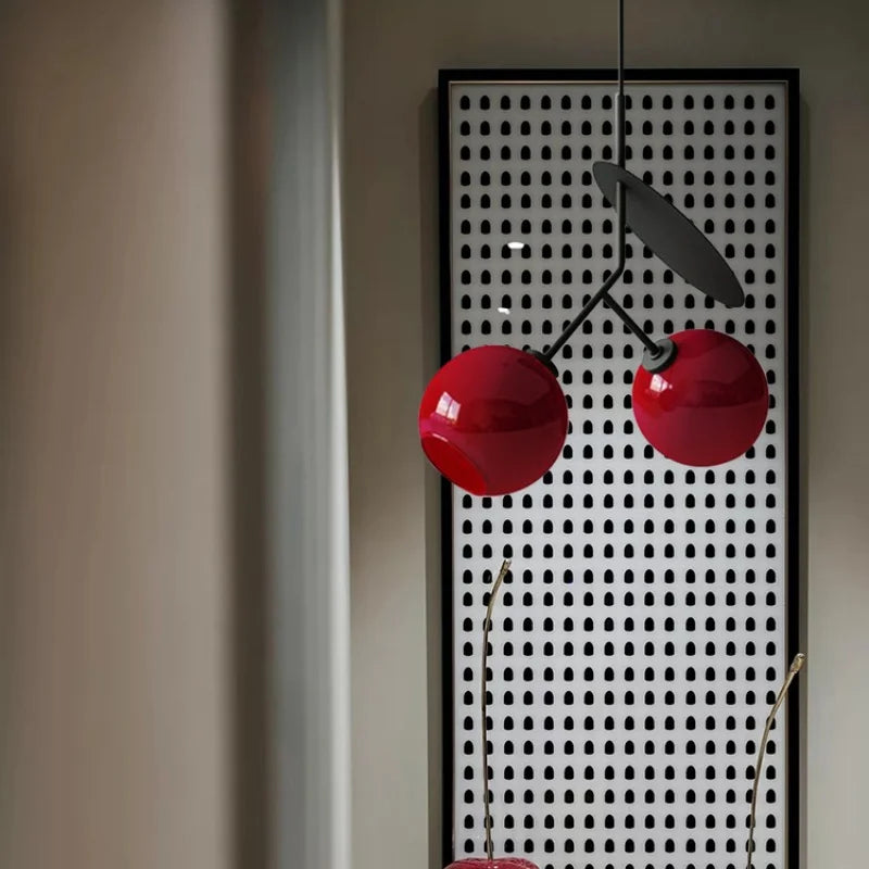Lampy wiszące Wiśnia, nowoczesny design, czerwony kolor, widok z przodu, do wnętrz mieszkalnych